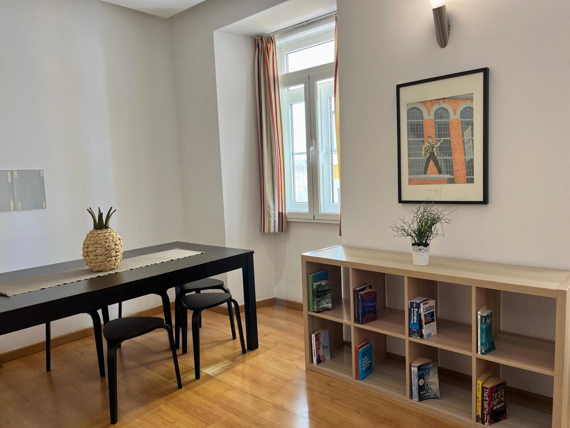 In Bairro Alto - 2 Bedroom *